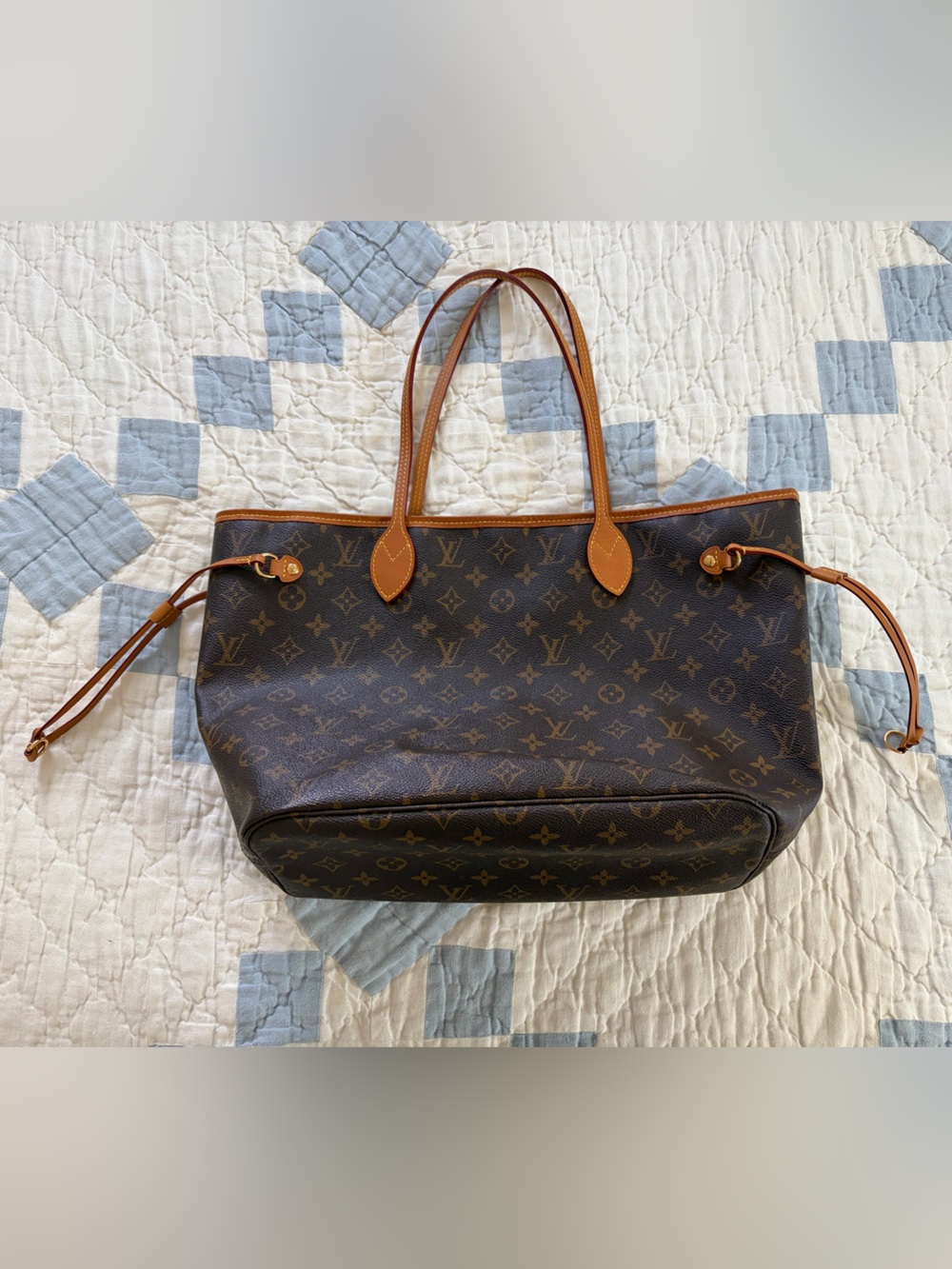 Louis Vuitton Monogram Neverfull Tote, MM - Picture 2 of 16